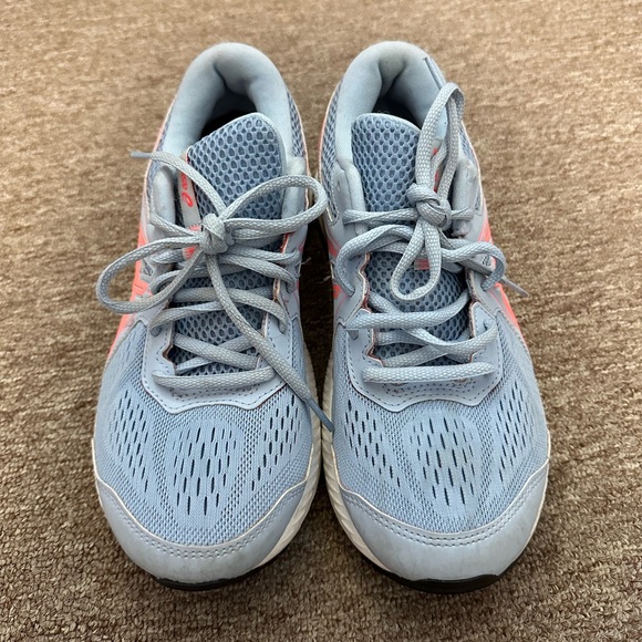 WORN TWICE ASICS SIZE 9 - Picture 4 of 5